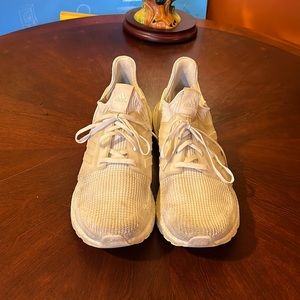 Adidas Ultra Boost Men’s Size 13 Athletic Shoes Good Condition.